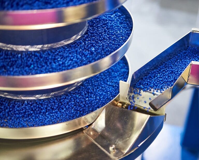 Conveyor system processing plastic granules used in packaging production